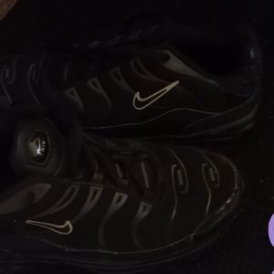 Black Nikes size 3